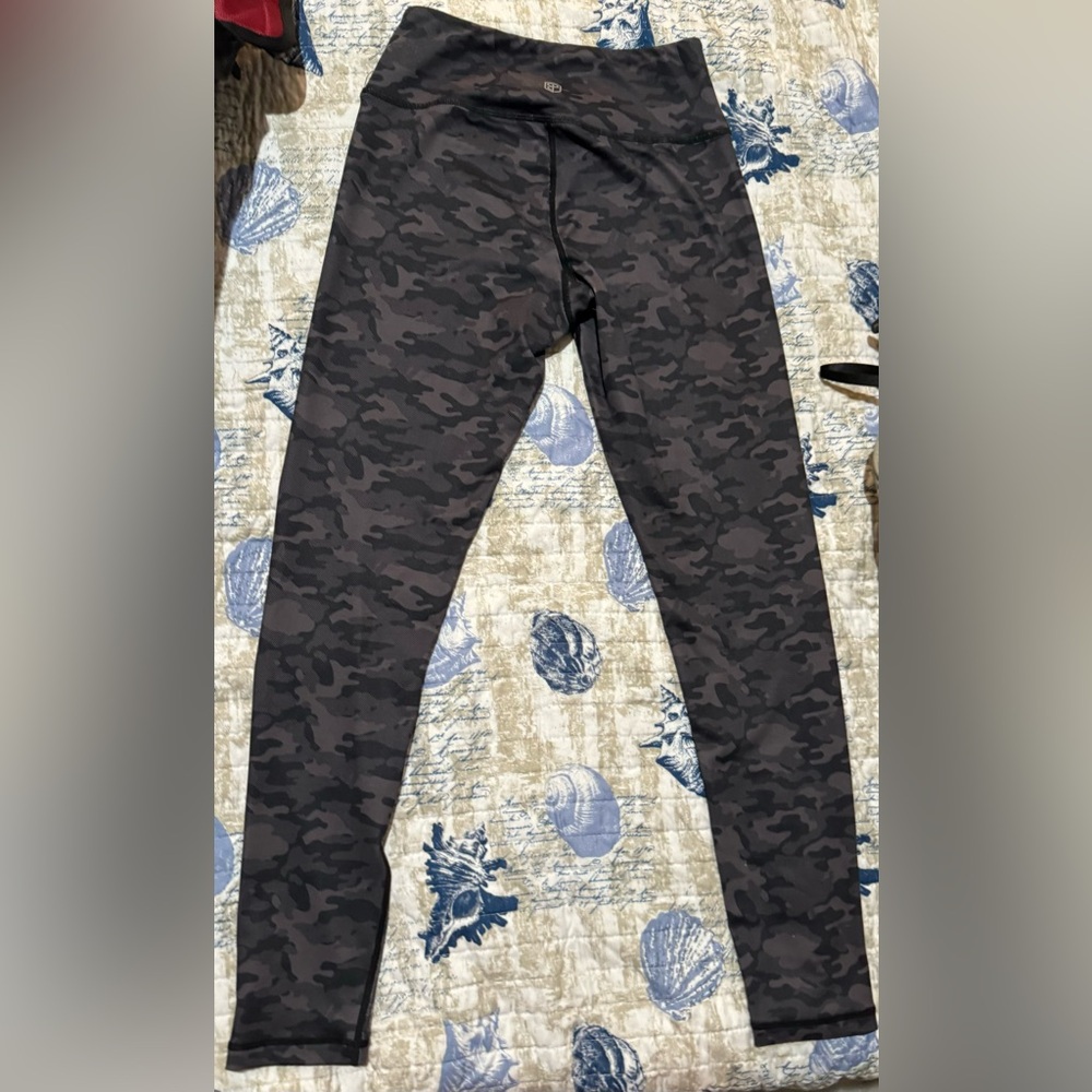Born Primitive camo capris